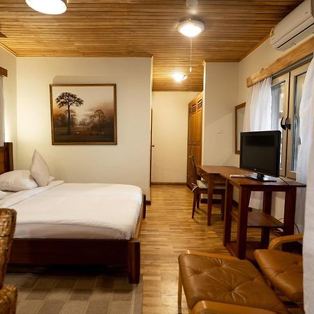 Esther'S Hotel Accra Exterior photo