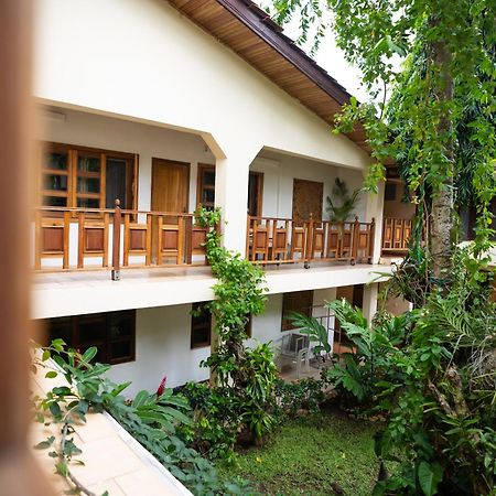 Esther'S Hotel Accra Exterior photo
