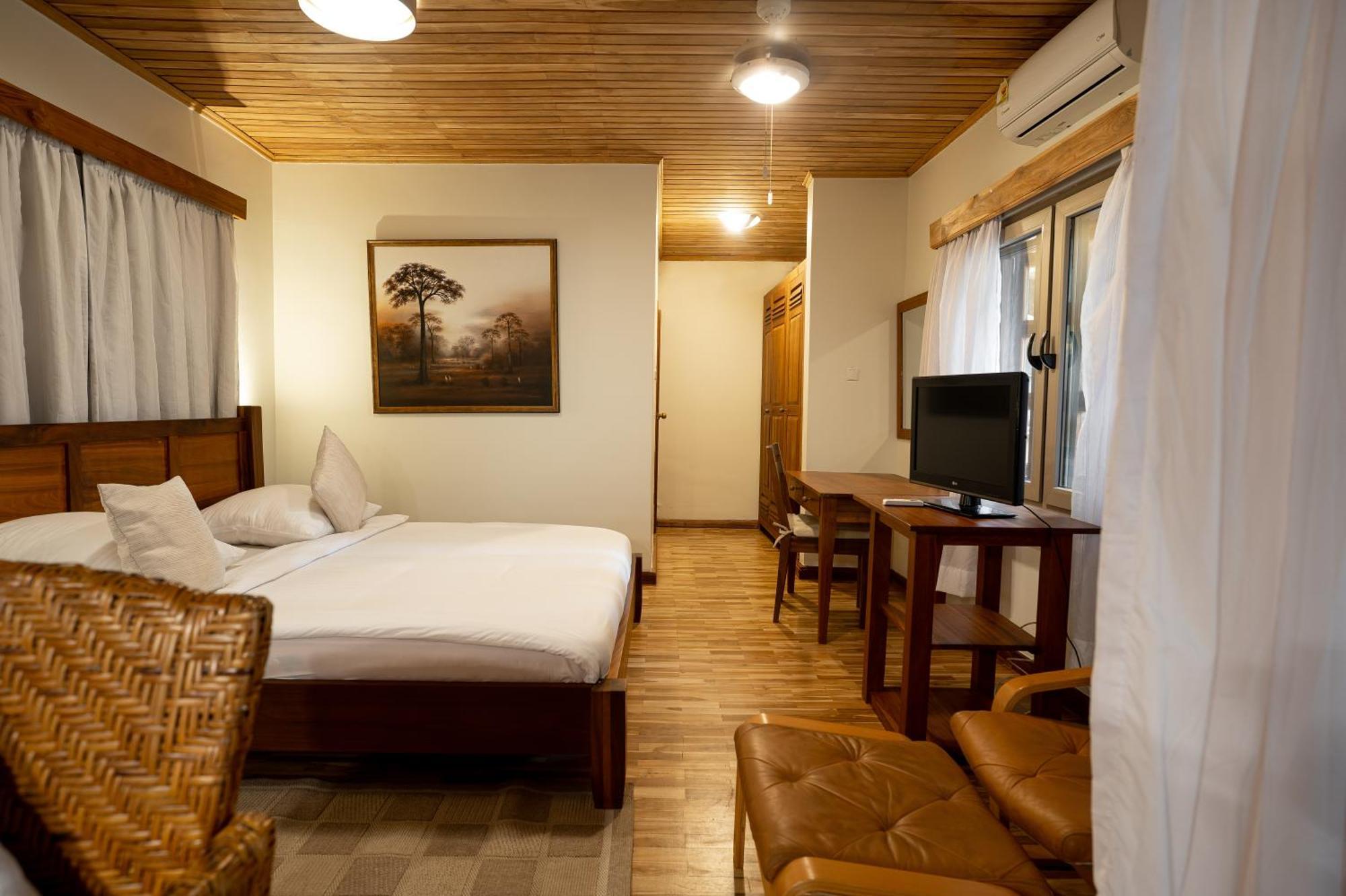 Esther'S Hotel Accra Exterior photo
