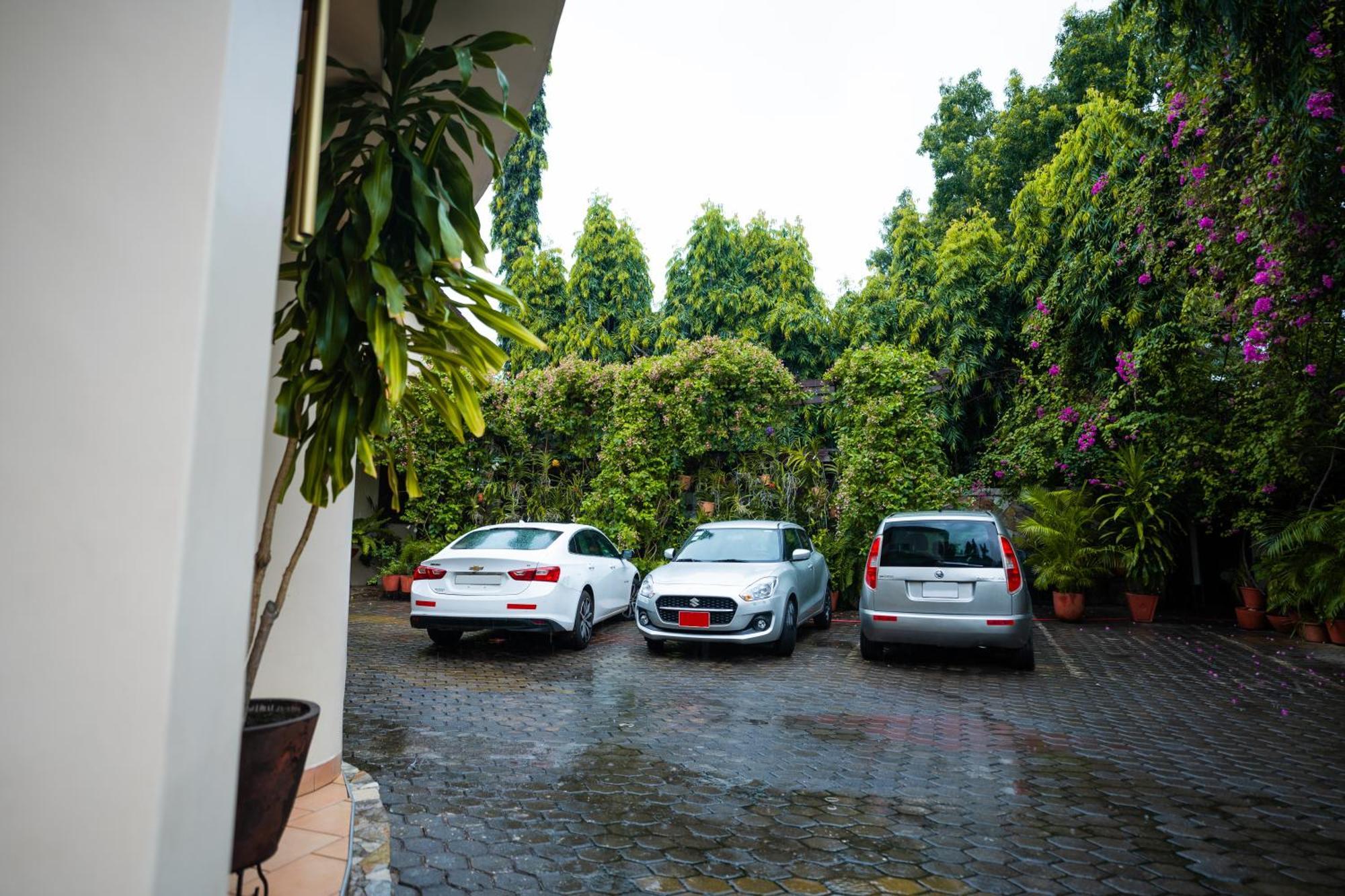 Esther'S Hotel Accra Exterior photo