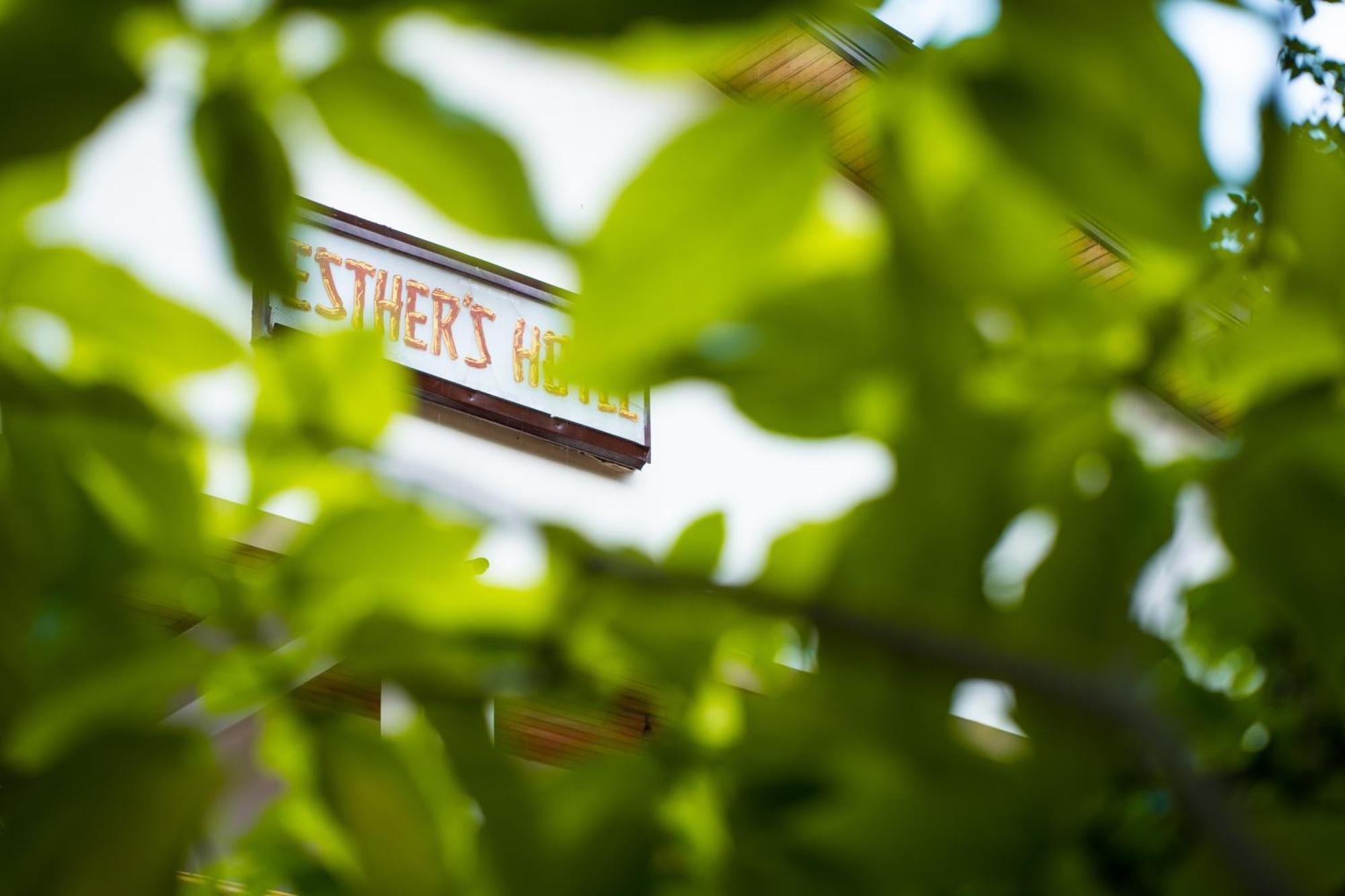 Esther'S Hotel Accra Exterior photo