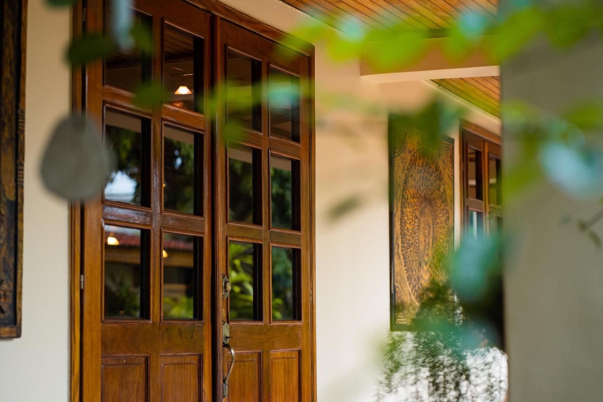 Esther'S Hotel Accra Exterior photo