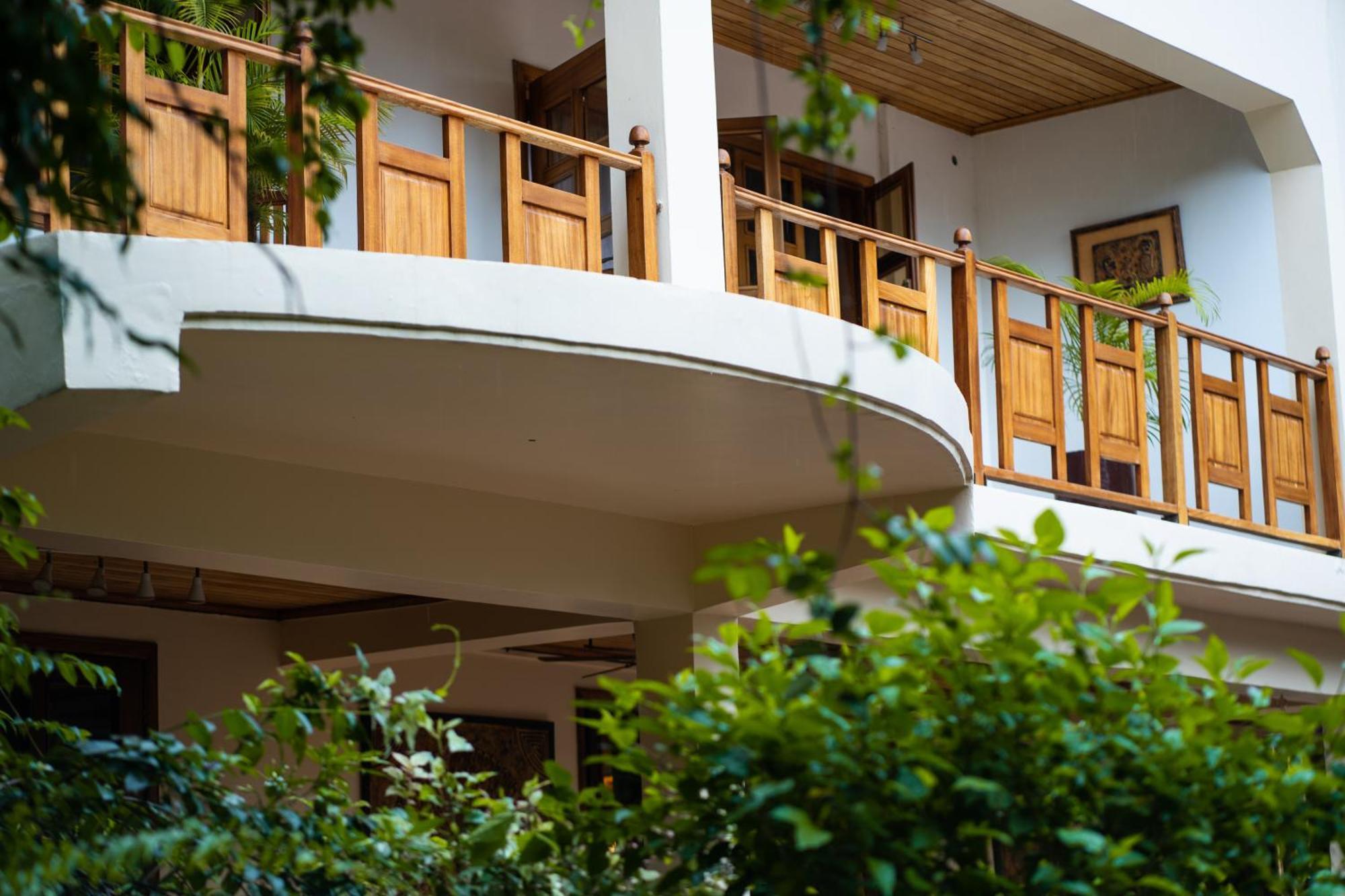 Esther'S Hotel Accra Exterior photo